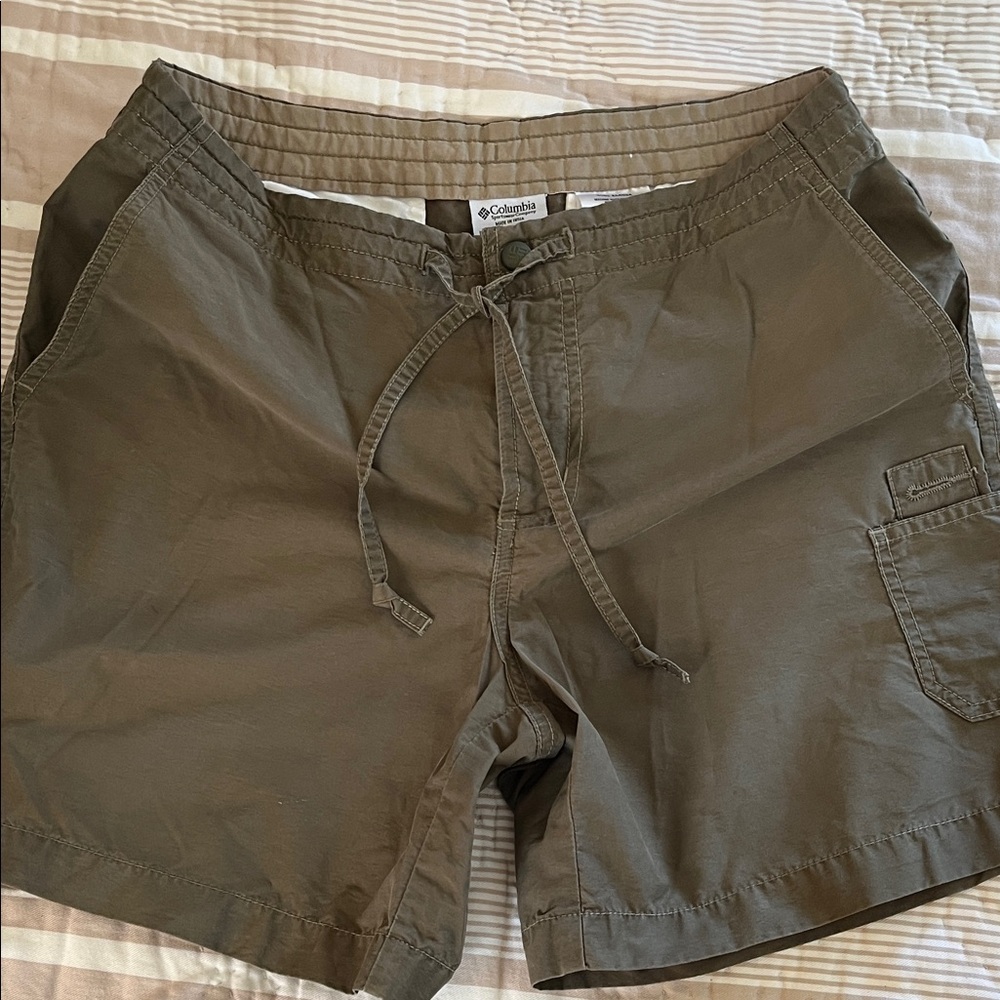 Columbia  Men’s Olive Green Cargo Drawstring Shorts